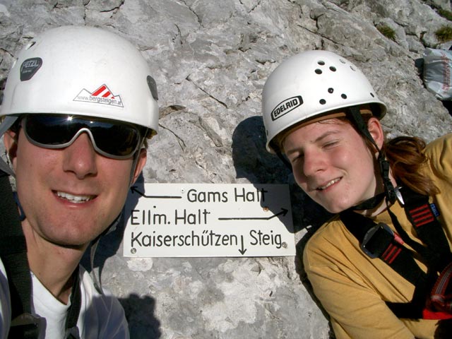 Kaisersch&uuml;tzensteig: Ich und Daniela bei der Abzweigung zur Gamshalt (24. Okt)