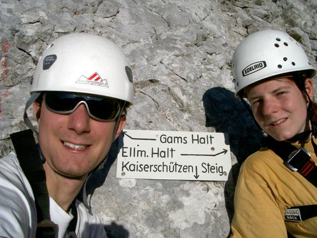 Kaisersch&uuml;tzensteig: Ich und Daniela bei der Abzweigung zur Gamshalt (24. Okt)