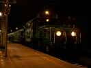 1189.02 mit Sonderzug 'Flucht auf den Semmering' im Bahnhof Gloggnitz (31. Okt.)