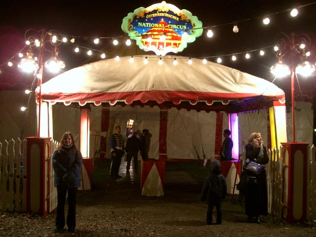 Daniela beim Österreichischen National-Circus Luis Knie im Auer Welsbach-Park (16. Nov.)