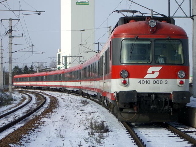 4010 008-3 als E 2104 im Bahnhof Hötzelsdorf-Geras (20. Nov.)