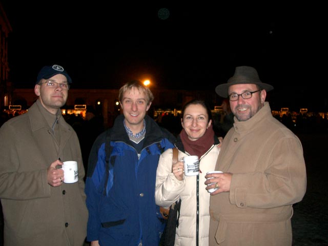 Christian, ich, Agata und Hans-Christian im Weihnachtsmarkt Schloß Schönbrunn