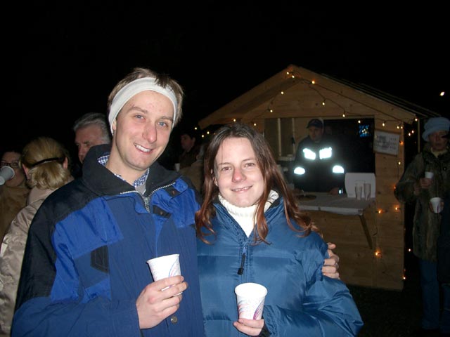 Ich und Daniela bei der Pfarrkirche S&uuml;&szlig;enbrunn
