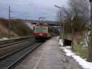 25 103 als R 8259 bei der Ausfahrt aus der Haltestelle Neukirchen bei Lambach