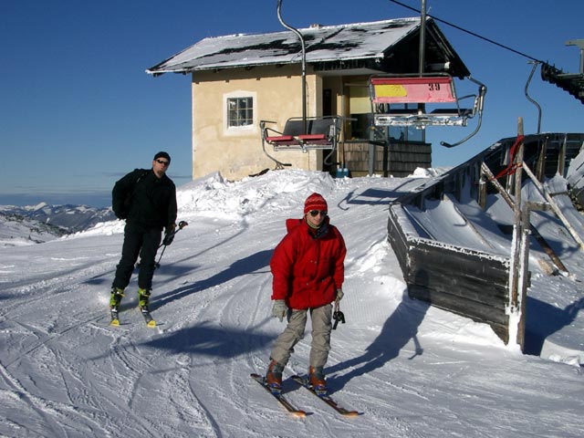Christian und Christoph bei der Bergstation der Doppelsesselbahn H&auml;sing (31. Dez.)