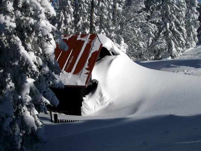 H&uuml;tte bei der Bergstation der Seilbahn