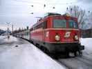 1142 677-2 mit R 1653 im Bahnhof Semmering