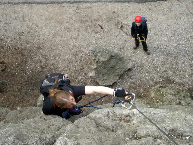 M&ouml;dlinger Klettersteig: Yasmin in der Schl&uuml;sselstelle