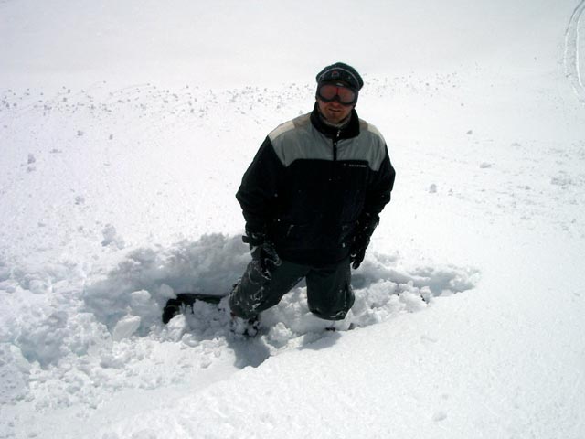 Markus neben der Piste 65 (10. Apr.)