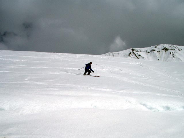Ich neben der Piste 24 (15. Apr.)