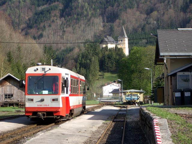 5090 013-3 als R 6914 im Bahnhof Gro&szlig;hollenstein