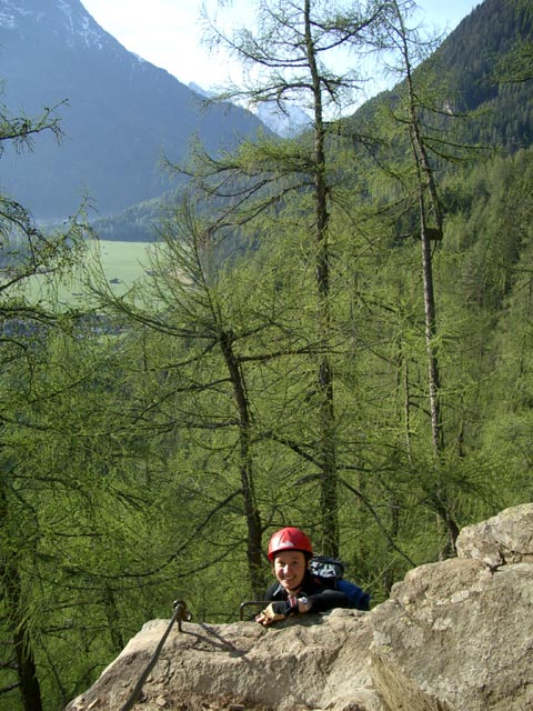 Jubil&auml;ums-Klettersteig: Carmen am Ende der Einstiegs-Steilstufe
