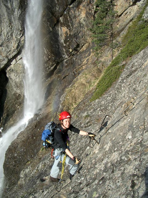 Jubiläums-Klettersteig: Carmen vor der Schlüsselstelle