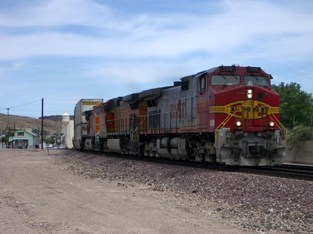 G&uuml;terzug in Kingman (13. Mai 2005)