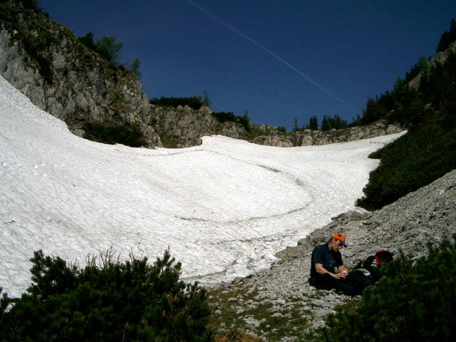 Erich auf Weg 832 zwischen B&auml;renloch Sattel und Frauenmauerh&ouml;hle Osteingang (29. Mai)