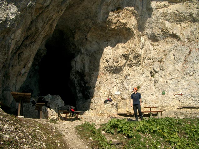 Erich beim Osteingang der Frauenmauerh&ouml;hle (29. Mai)
