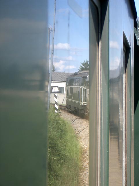 2143 040-0 mit R 16003 'Reblaus-Express' zwischen Plei&szlig;ing-Waschbach und Nieder-Fladnitz