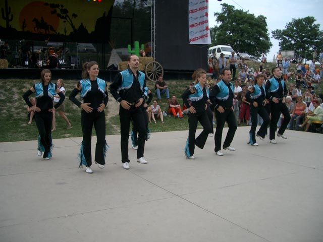 Line Dancer bei der Country-B&uuml;hne (25. Juni)