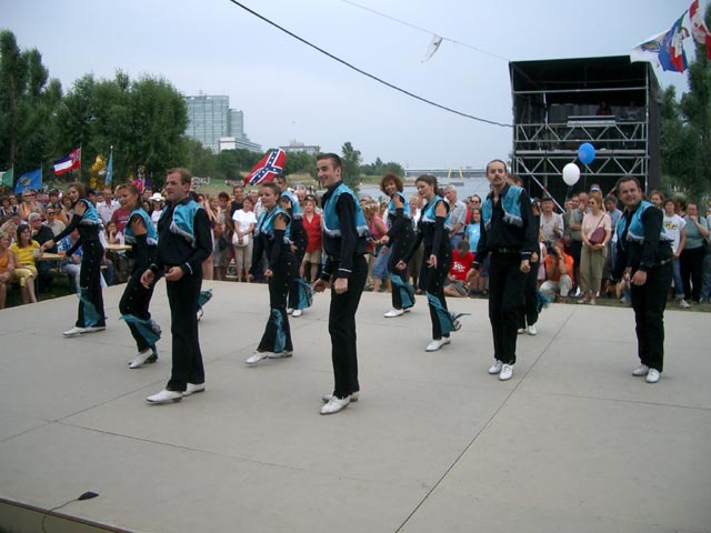 Line Dancer bei der Country-B&uuml;hne (25. Juni)