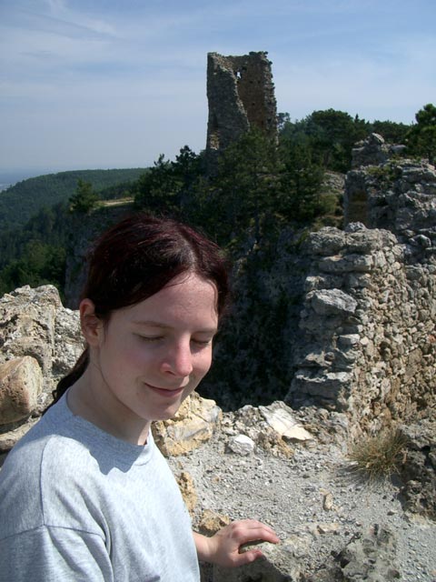 Daniela am Turm der Ruine T&uuml;rkensturz