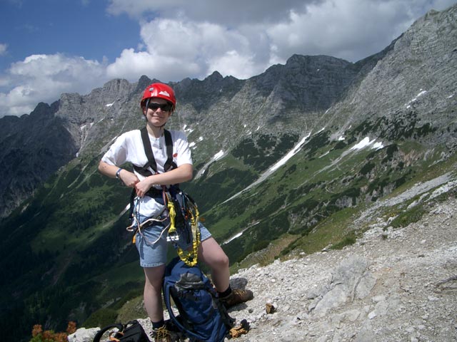 Daniela bei der Abzweigung des Südwandklettersteigs (3. Juli)