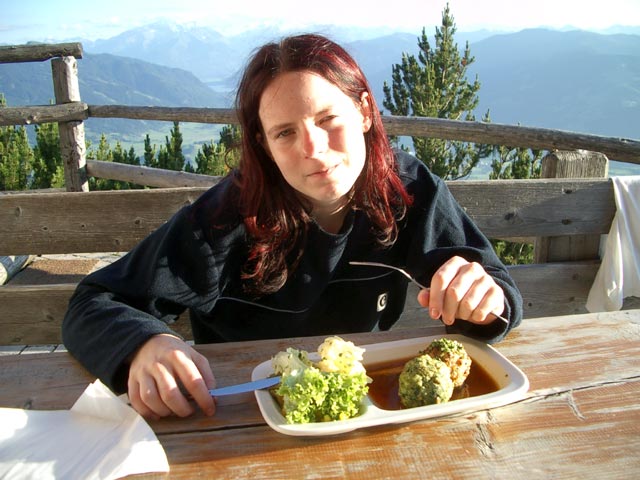 Daniela bei der Peter Wiechtenthaler-H&uuml;tte, 1.707 m (3. Juli)