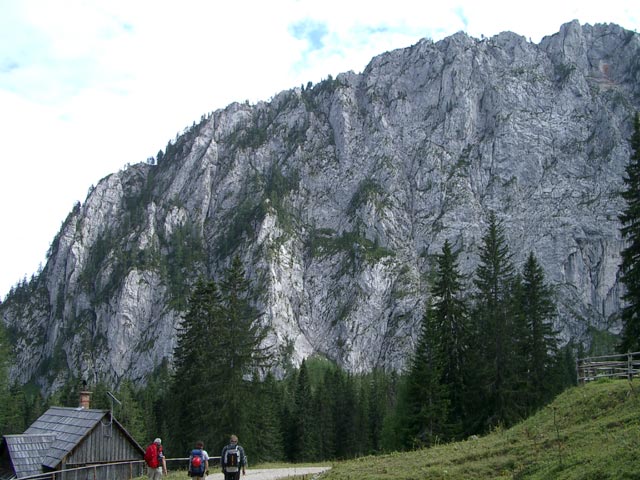 Yasmin, Daniela und Erich auf der Lampoltenalm