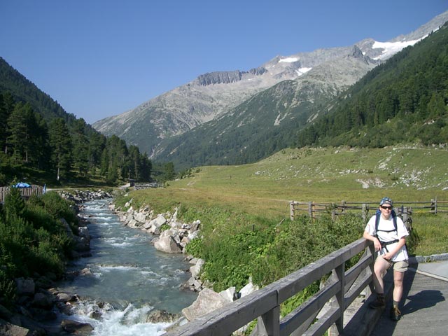 Daniela bei der M&uuml;ndung des Zamser Bachs in den Schlegeisspeicher (28. Juli)