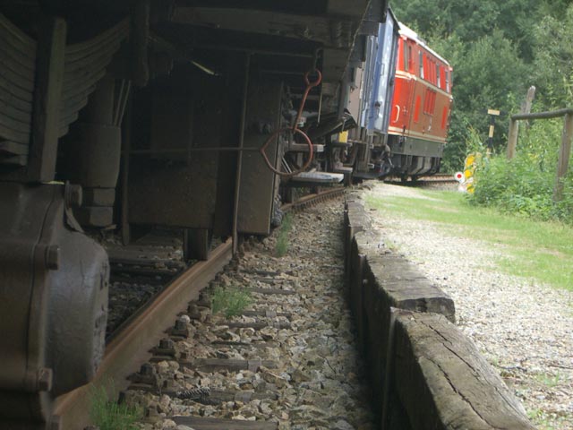 2143.35 mit R 16000 'Reblaus-Express' in der Haltestelle Hessendorf Anglerparadies