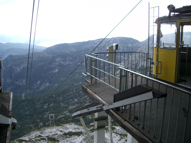 Blick von der Bergstation der Krippensteinbahn Richtung Mittelstation (27. Aug.)