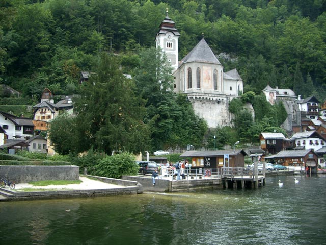 Landungsbr&uuml;cke Hallstatt Markt vom Hallst&auml;tter See aus