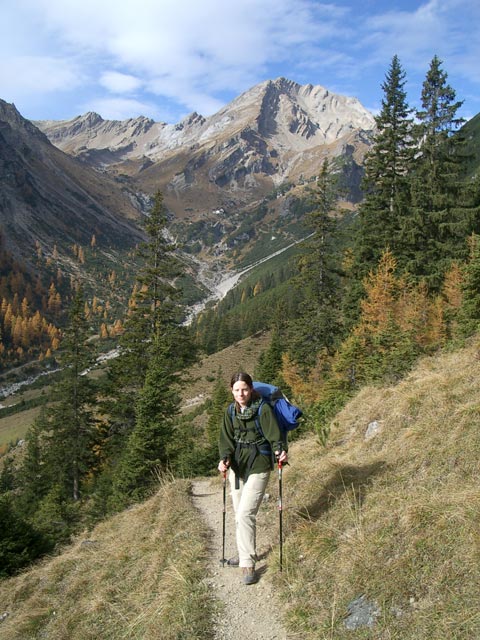 Daniela zwischen der Plasatsch und der Latschenhütte (23. OKt.)