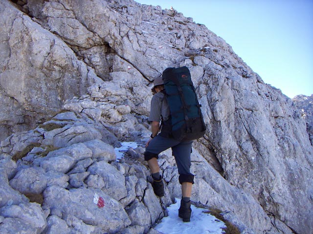 Robert auf Weg 401 zwischen Geigenschartl und Brandhorn (30. Okt.)