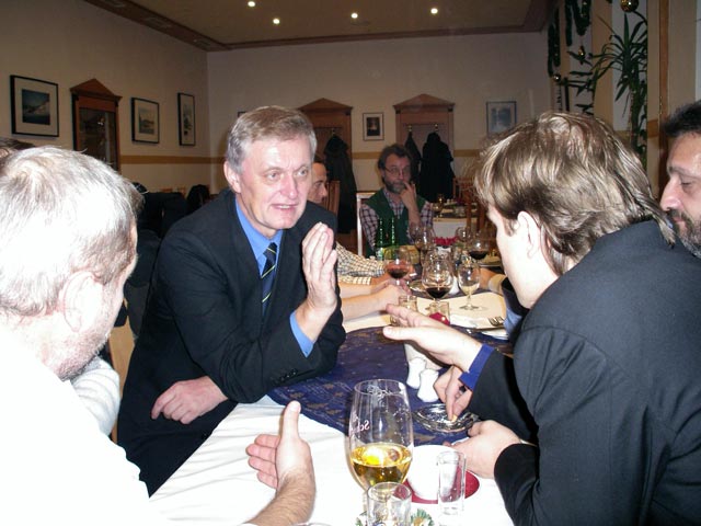 Rudolf, Franz, Klaus und Wilhelm im Gasthaus M&ouml;slinger