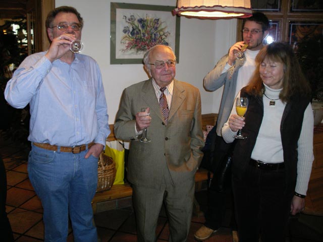 Papa, Opa, Markus und Eveline im Heurigen Restaurant Doppler