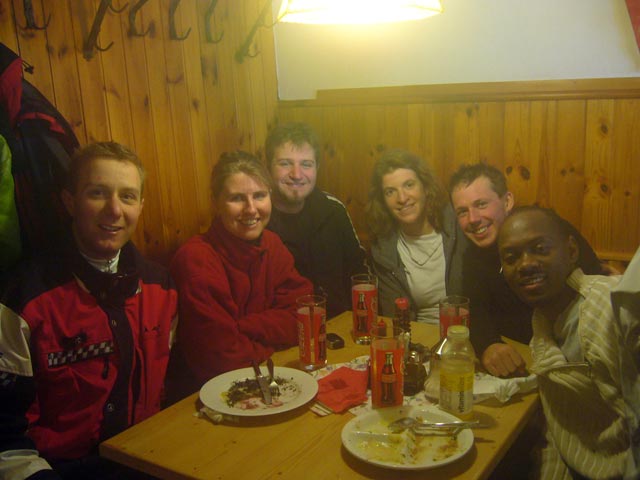 Ich, Sonja, Markus, Claudia, Peter und Farayi im Schutzhaus