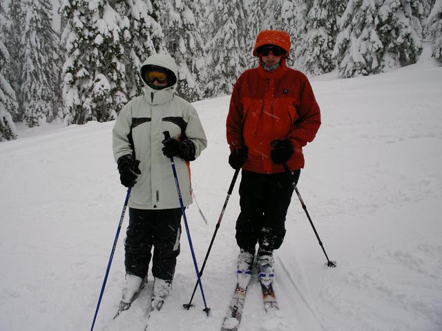 Daniela und Gudrun auf der Draxlerloch-Abfahrt (31. Dez.)