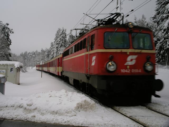 1042 059-4 mit E 2108 zwischen Hötzelsdorf-Geras und Irnfritz