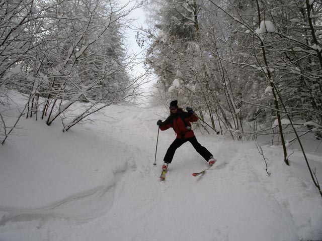Sonja in der Trasse eines ehemaligen Schlepplifts