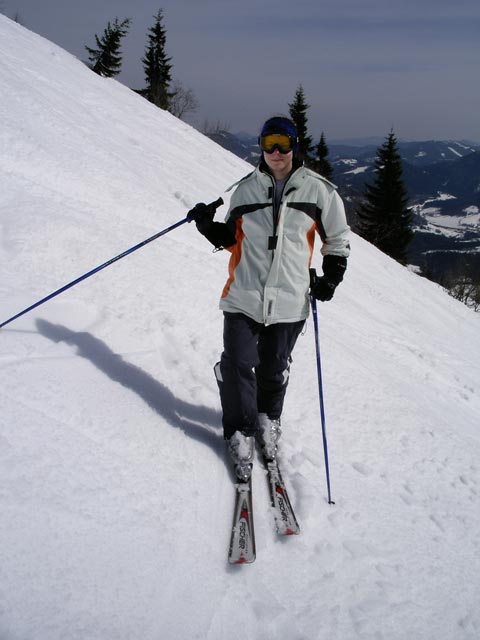 Daniela im freien Gelände südlich des Steilhangs