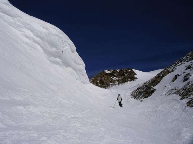 Daniela zwischen Viderjochbahn 2 und Piste 64 (17. Apr.)