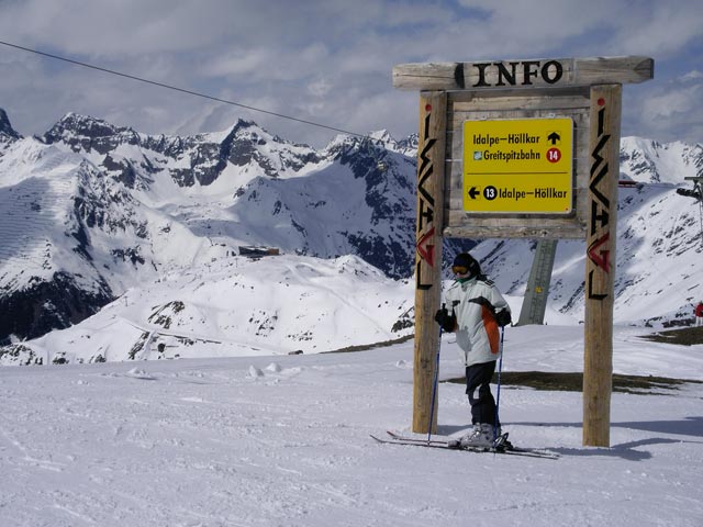 Daniela bei der Abzweigung der Piste 13 von der Piste 14 (17. Apr.)