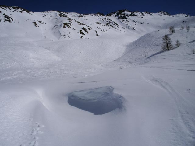 zwischen Piste 30 und Piste 35 (21. Apr.)