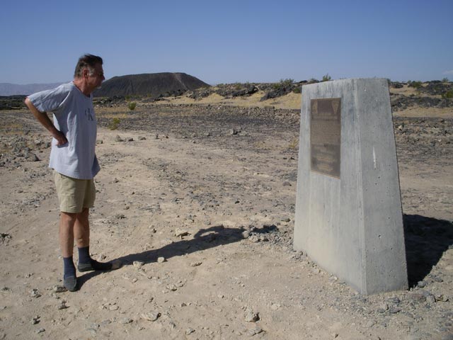 Papa beim Amboy Crater (18. Mai)