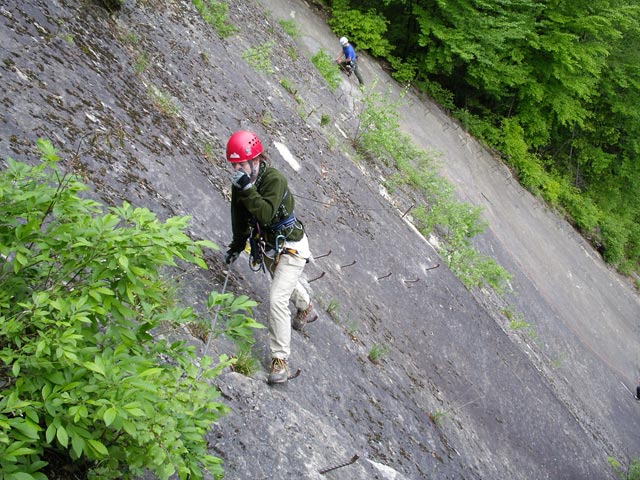 Raiffeisen Klettersteig: Daniela in der Querung