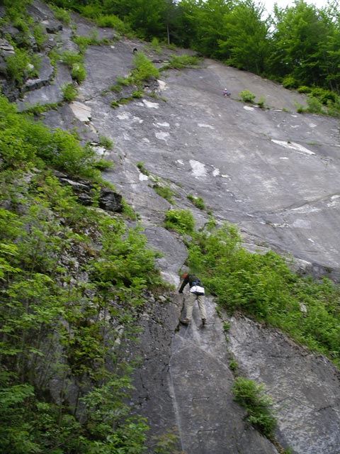 Raiffeisen Klettersteig: Daniela auf der linken Seite