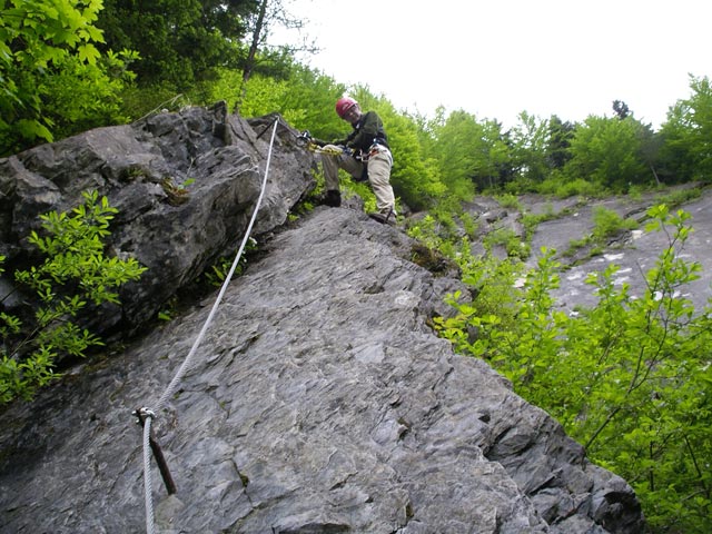 Raiffeisen Klettersteig: Daniela auf der linken Seite