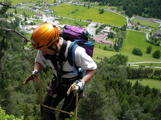 BGV-Klettersteig: Erich auf der Leiter