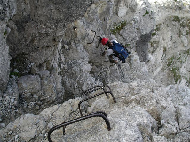 Daniela am Mindelheimer Klettersteig zwischen 3. Schafalpenkopf und nordöstlichem Einstieg (1. Juli)