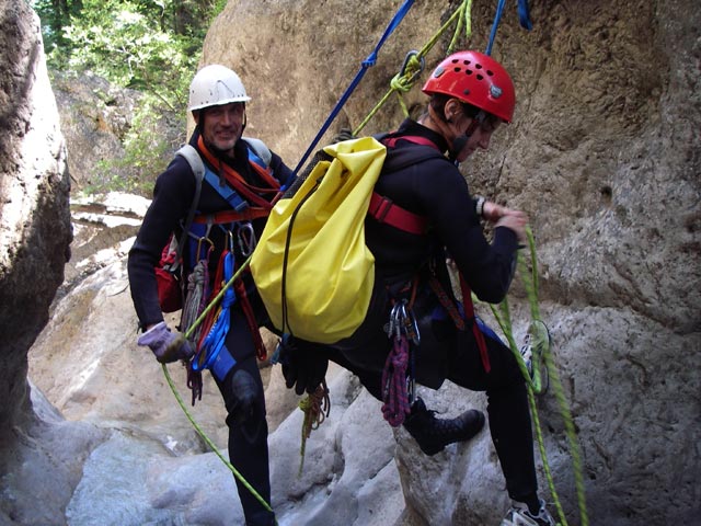 Frauenbach: Josef und Heike in der 2. Abseilstelle (10. Juli)